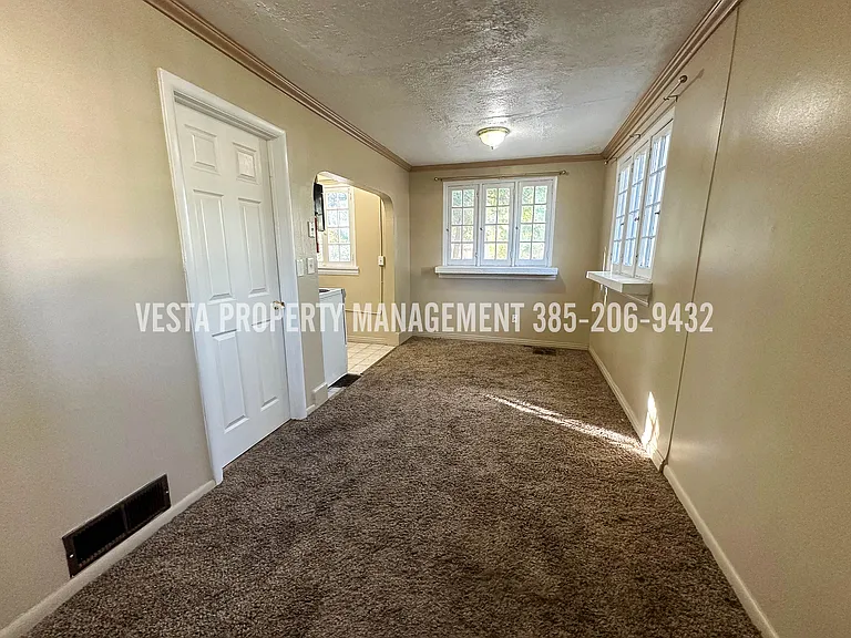 619 20th St #3 — Photo 9