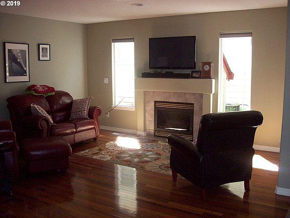 3rd image of 1402 NE 92nd Ave
