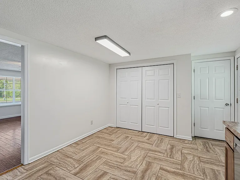 1229 Everett Rd — Photo 15