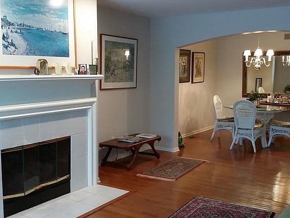 4th image of 1439 S Main St #43