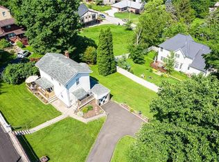 10 Green Oak Dr, Coraopolis, PA 15108