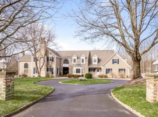 2 Beacon Hill Dr, Chester, NJ 07930