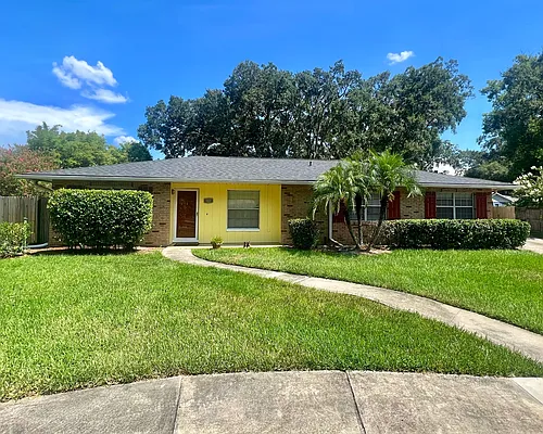 630 Queens Cir Photo 1