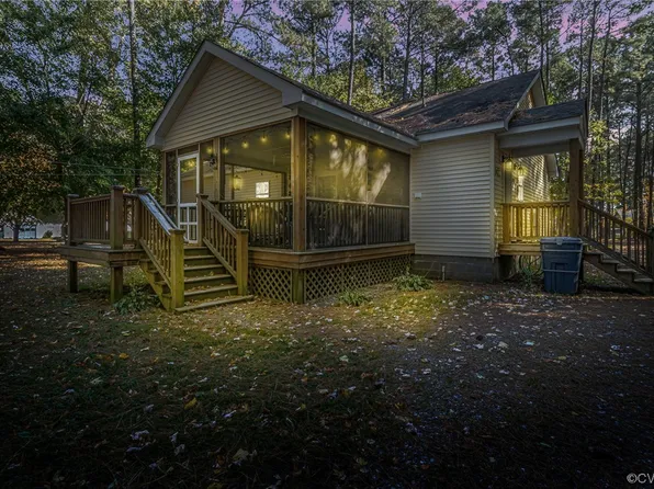 79 Lucom Point Dr, Reedville, VA 22539