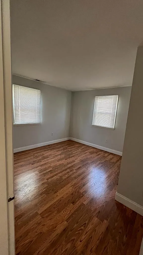 1026 Maple Ave E — Photo 1