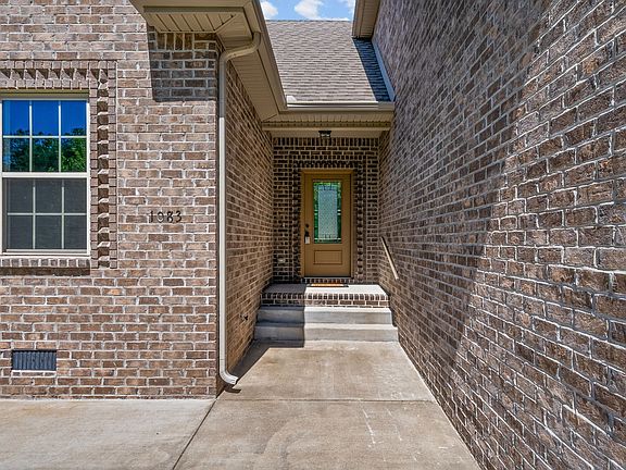 5th image of 1083 Randy Rd