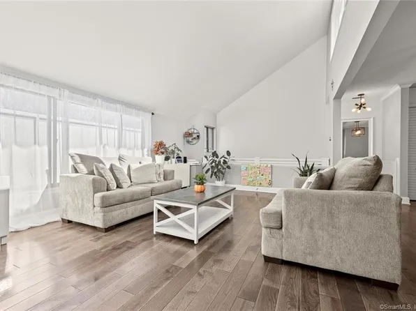 8 Outpost Lane #8, Ridgefield, CT 06877