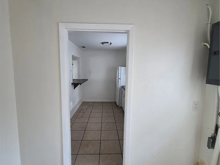 11 S Barbour St — Photo 17