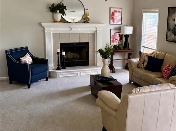 525 E Parma Way, Gardner, KS 66030