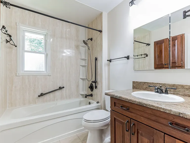9902 Holmhurst Rd — Photo 22