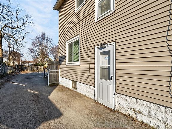 5th image of 55 Santee St