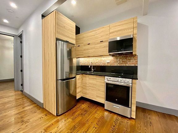 3rd image of 168 Stuyvesant Ave #1ground