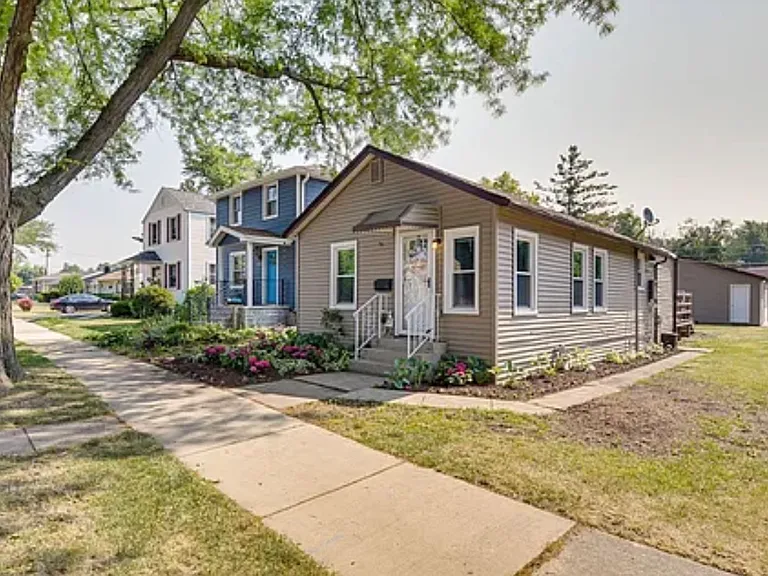 1675 S Cora St — Photo 2
