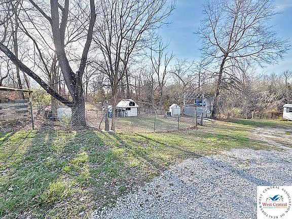 3rd image of 456 NW 151st Rd