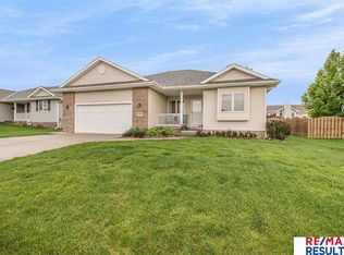 16321 Greenleaf St, Omaha, NE 68136