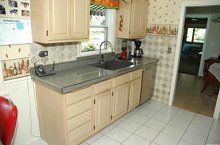 4th image of 1518 Columbine Dr