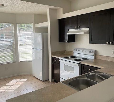 2nd image of 818 Vista Palma Way