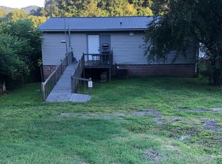 88 Bayview Dr, Logan, WV 25601