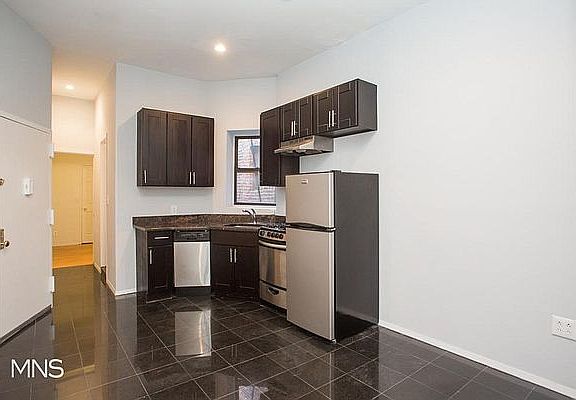 3rd image of 330 W 49th St APT 2FW
