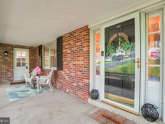 3rd image of 1911 Sharon Rd