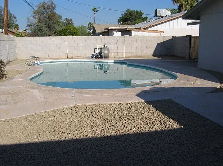 Building Photo - 1322 E Broadmor Dr