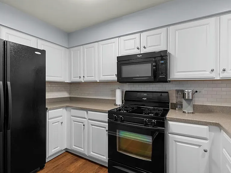 604 Lincoln Station Dr — Photo 7