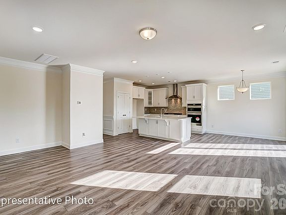 4th image of 5923 New River Dr