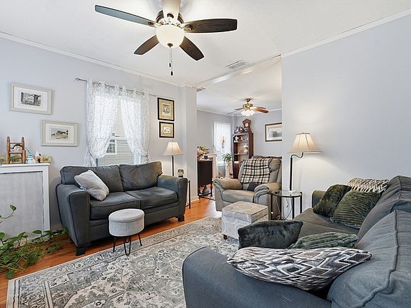 5th image of 10 Hampden Ave