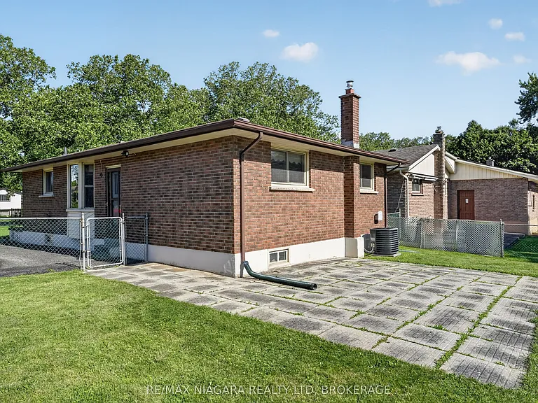 5777 Sunnylea Cres — Photo 38