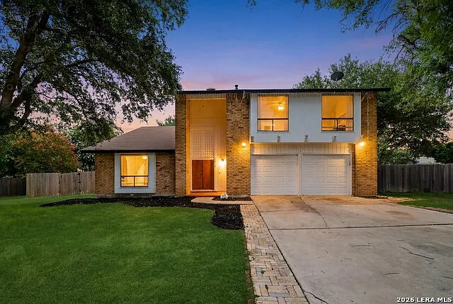 4 bed, 2.5 bath, 2045 sqft, $1,950 — Photo 3