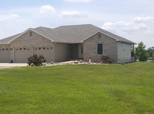 5476 Waterway Dr, Pinckneyville, IL 62274