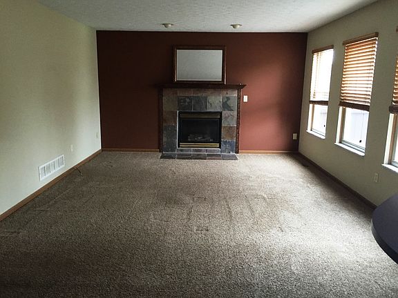 3rd image of 1008 Pebble Brook Dr