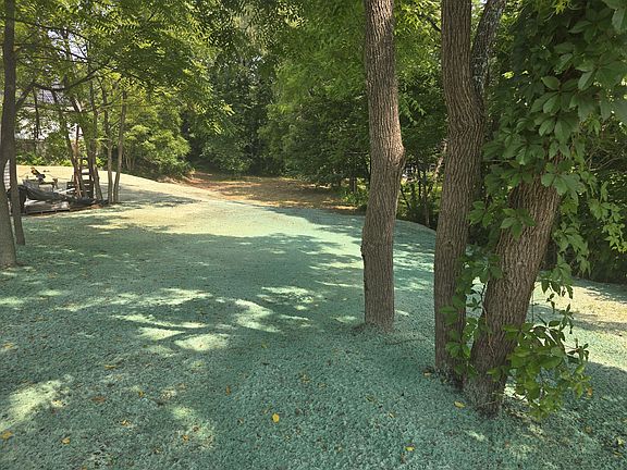 5th image of 34 Traip Avenue