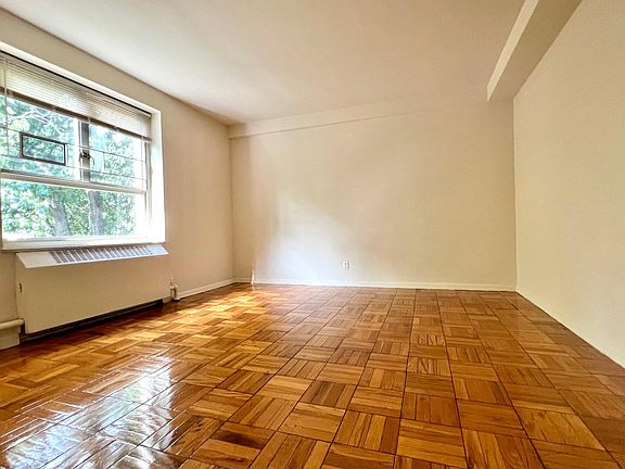 4th image of 190-19 71st Cres Floor 3