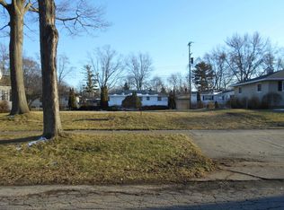 1481 Colonial Rd, Muskegon, MI 49441