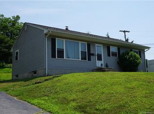 40 Orchard Dr, Uncasville, CT 06382