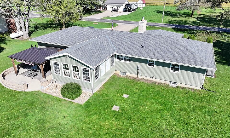 2nd image of 2753 Holtz Rd