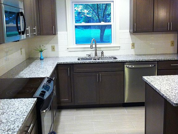 3rd image of 639 Nakomi Dr