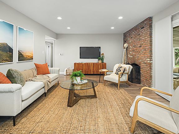 5th image of 8101 Loyola Blvd