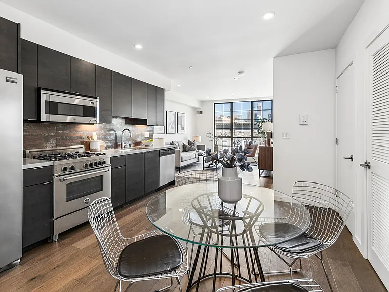 252 9th St #401 — Photo 3