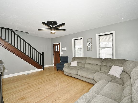 4th image of 3701 Finleyville Elrama Rd