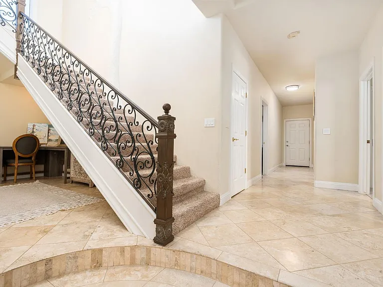 14215 Killarney Dr — Photo 38