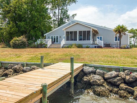 3rd image of 402 Sea Gate Dr