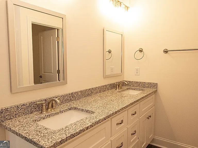 705 Riverside Ests — Photo 19