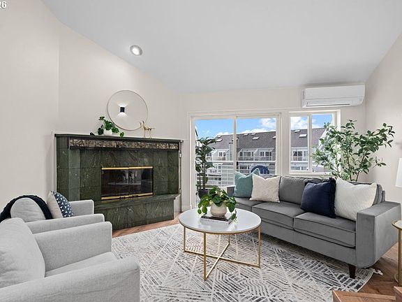 5th image of 277 N Hayden Bay Dr