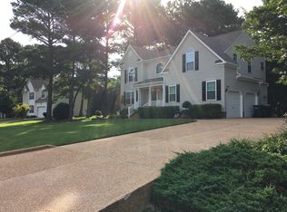 400 Harrod Ln, Yorktown, VA 23692