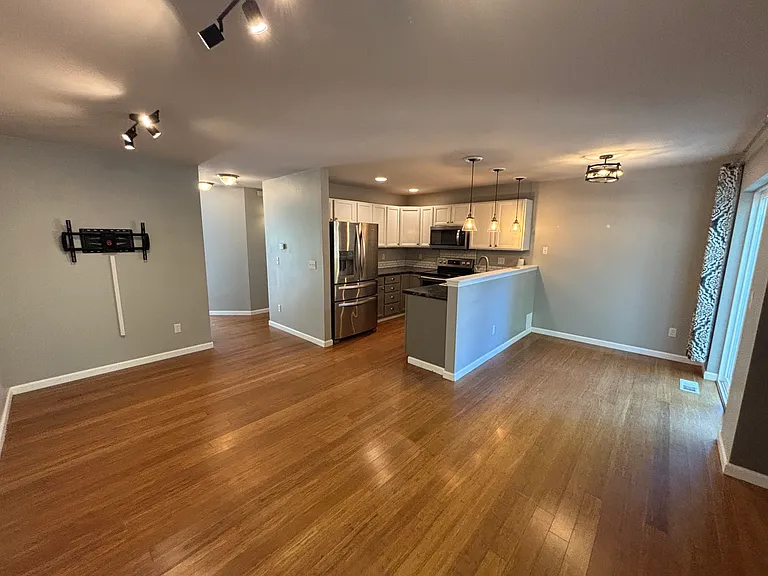 3300 Rosewood St — Photo 3