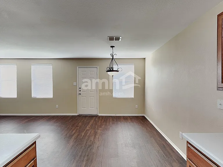 1021 Bumble Bee Dr — Photo 5