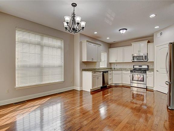 3rd image of 3835 Goldie Ln