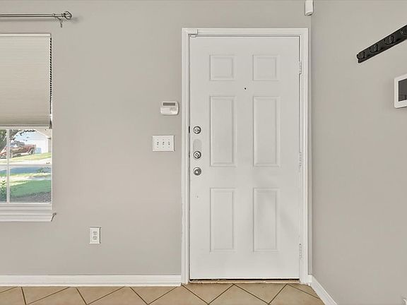 5th image of 2110 Encino Dr